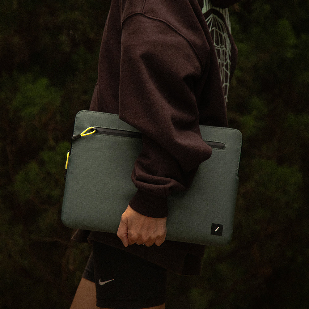Native Uninon Ultralight Sleeve Serisi Su Geçirmez Ripstop Kumaş 16 inç Macbook Çantası