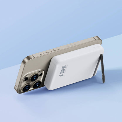 Wiwu Wi-P031 Qi2 Şarj Teknolojili LED Işık Göstergeli Standlı 30W Taşınabilir M-safe Wireless Powerbank 10.000mAh